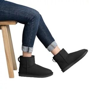 Member’s Mark Short Sheepskin Boot size 6 Women’s Black better than Uggs